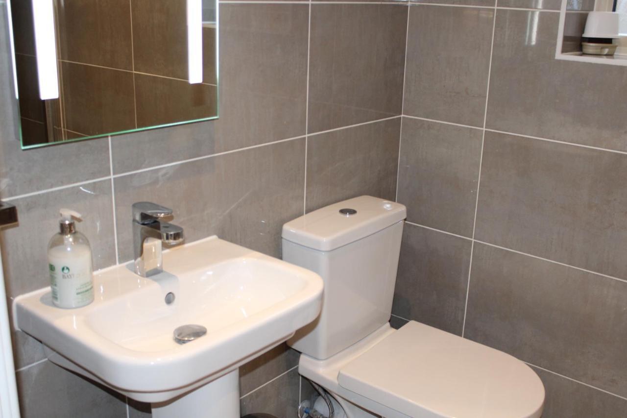 Haven - Spacious Luxury Home Perfect For Families, Couples And Contractors! 5Mins To Xscape And Junction 32! Castleford Exterior photo