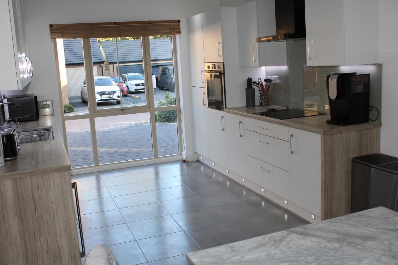 Haven - Spacious Luxury Home Perfect For Families, Couples And Contractors! 5Mins To Xscape And Junction 32! Castleford Exterior photo