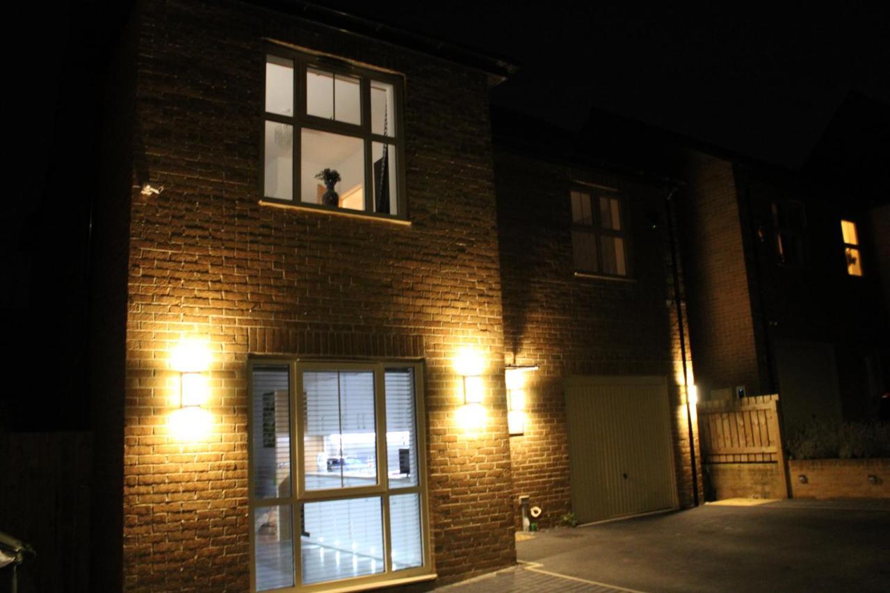 Haven - Spacious Luxury Home Perfect For Families, Couples And Contractors! 5Mins To Xscape And Junction 32! Castleford Exterior photo
